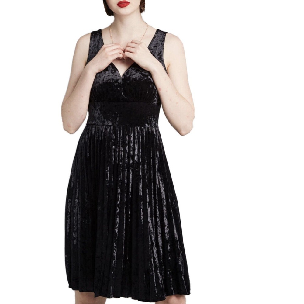 Modcloth NEW Splendorous Spree Black Velvet Fit & Flare Pleated Dress Sz Small